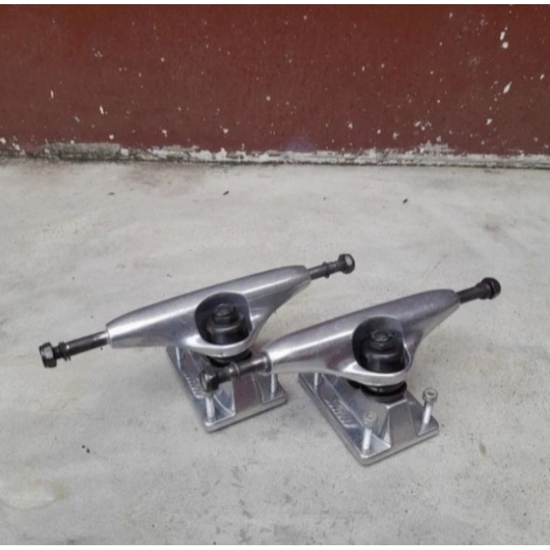 Skateboard Truck Slant + boltnuts second / bekas