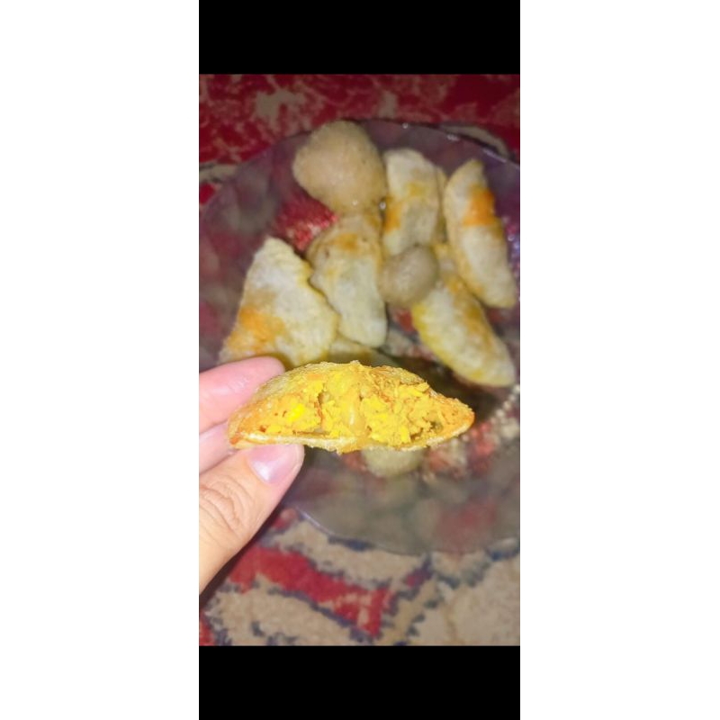 

cireng isi ayam suwir,ayam pedas