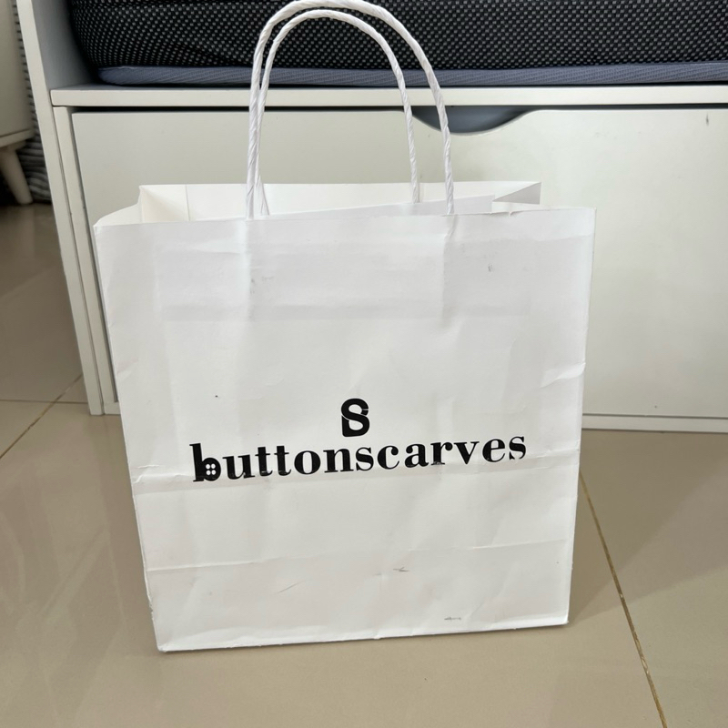 

Buttonscarves Beauty Paper Bag / Shopping Bag - M