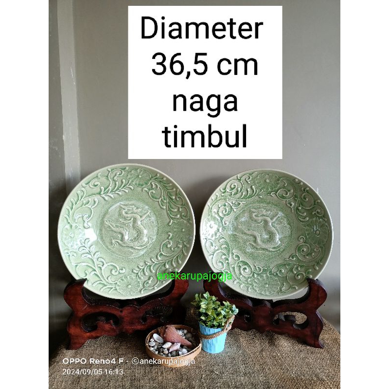 2 buah piring keramik lukis untuk dekorasi naga timbul