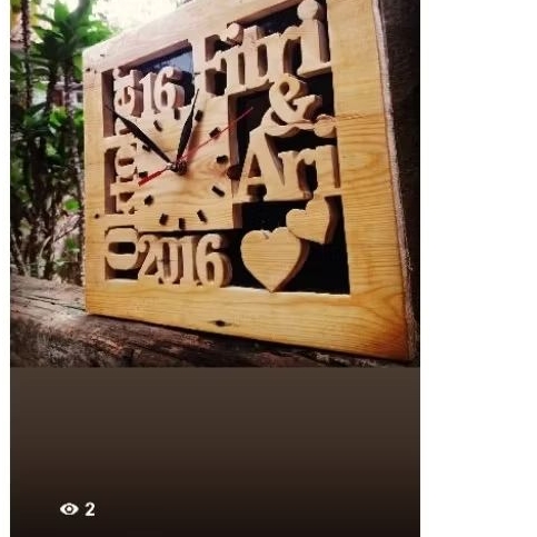 jam kayu ukir custom nama pasangan.