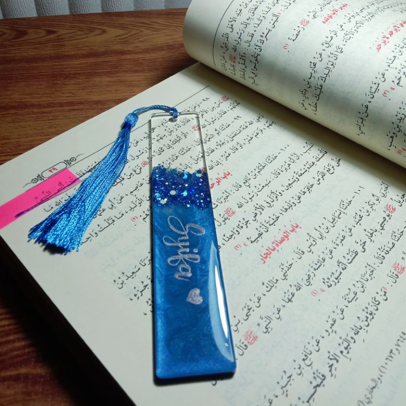 

Bookmark Resin Pembatas Buku Custom Nama