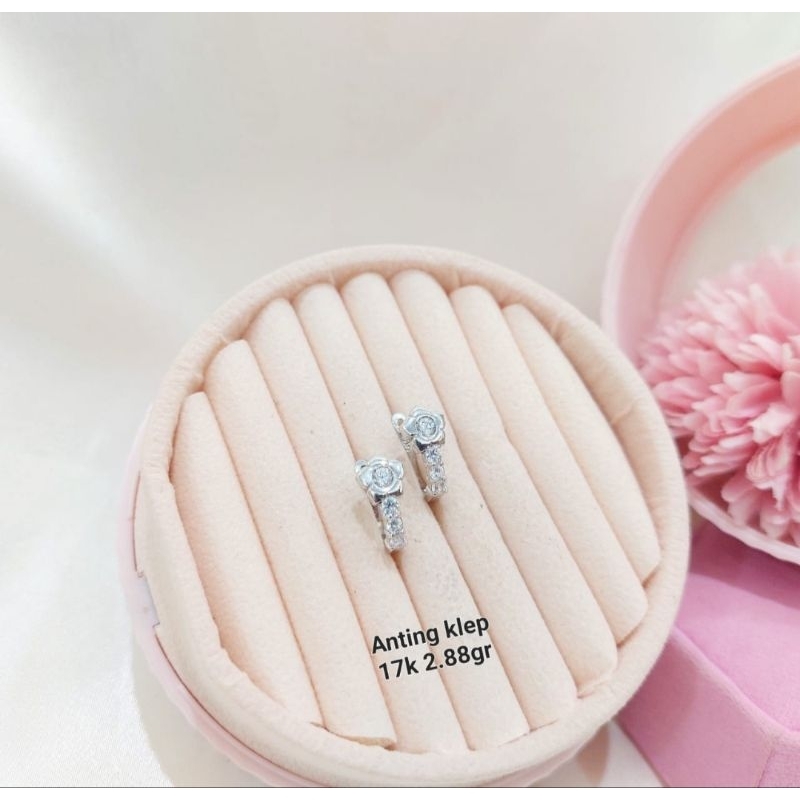 Anting emas 75 bunga mawar klep