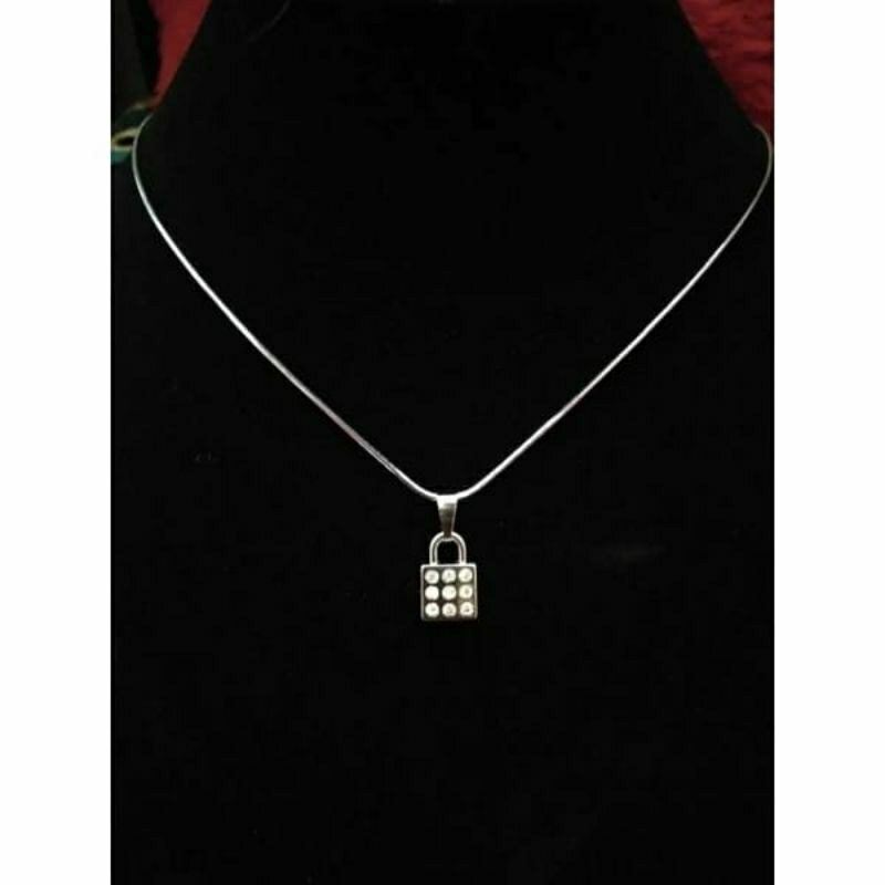 kalung titanium silver liontin gembok