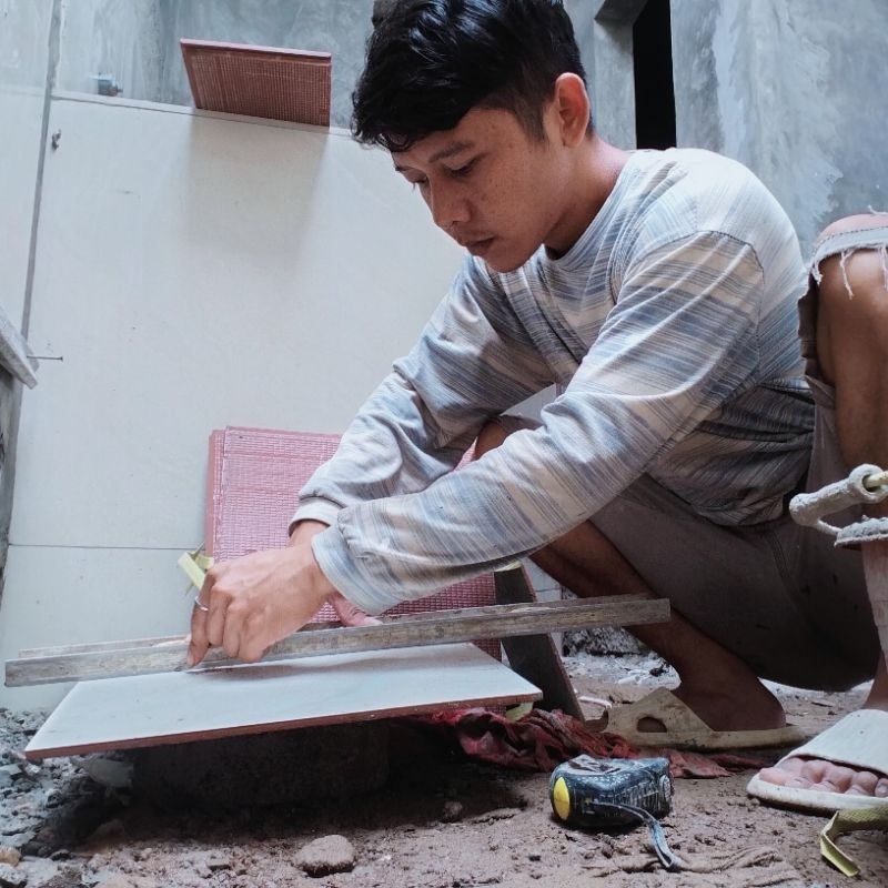 JASA TUKANG BANGUNAN PASANG KERAMIK ( BORONGAN )