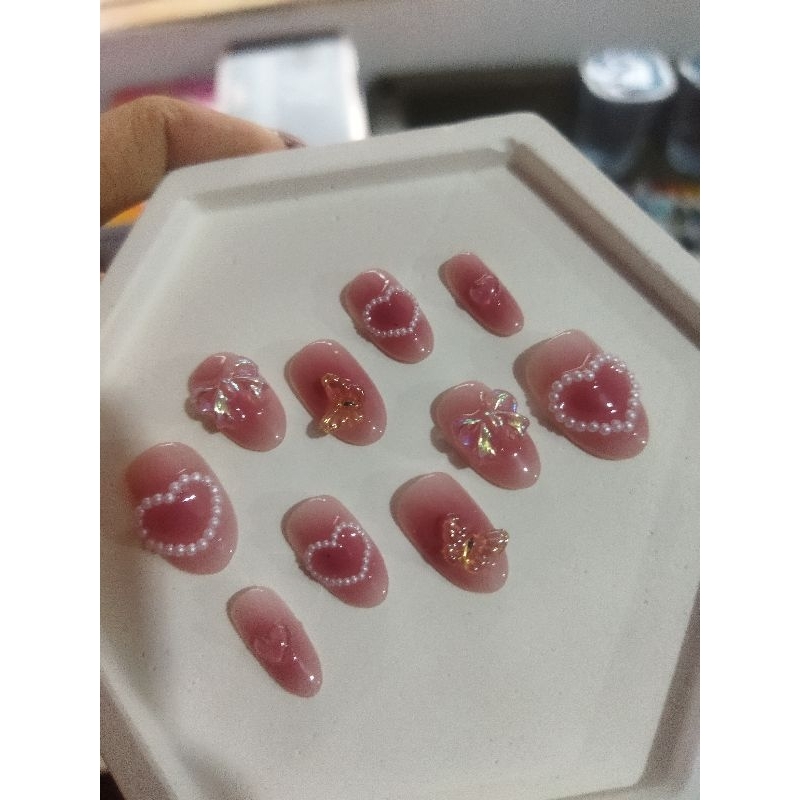 Press on nails/fake nails . CUSTOM FAKE NAILS