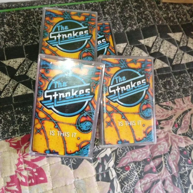 THE  STROKES  KASET PITA