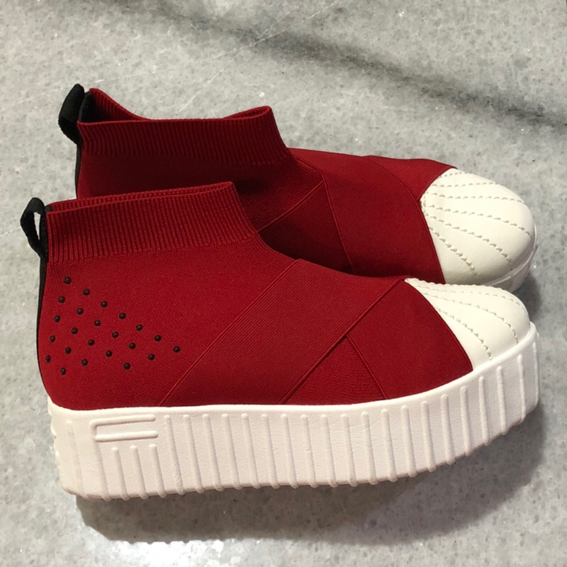 Fessura High Ankle Cherry Red Slip On Sporty Sneaker - Sepatu Merah Trendy (Preloved Shoes)