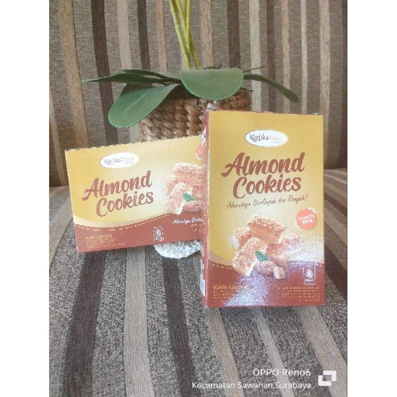 

almond cookies