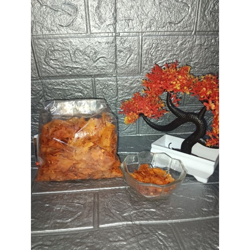 

keripik singkong/keripik kriwil pedas daun jeruk 150gr