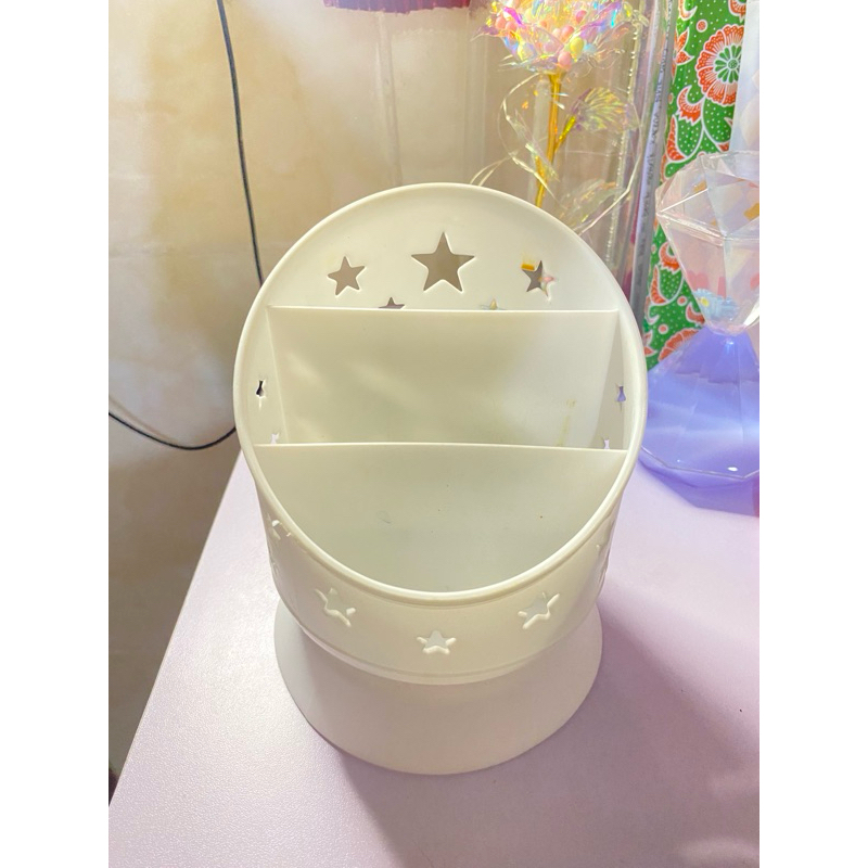 

Pre-loved tempat alat tulis