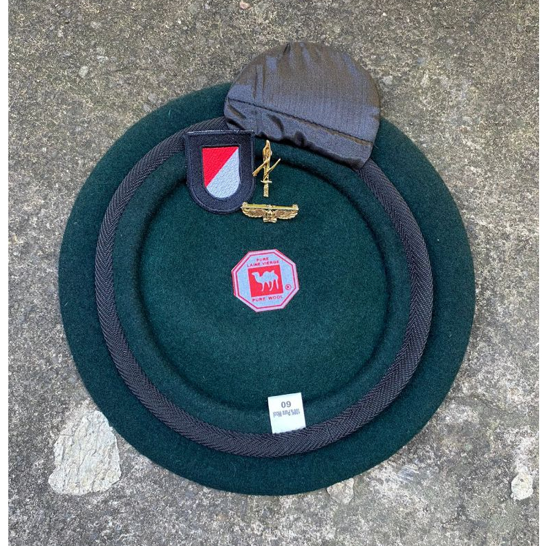 BARET HIJAU RAIDER SATU SET EMBLEM BORDIR