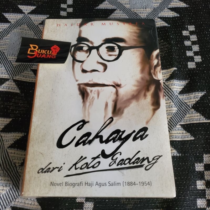 BUKU CAHAYA DARI KOTO GADANG - NOVEL BIOGRAFI H AGUS SALIM 1884-1954( ORIGINAL 10.000%)