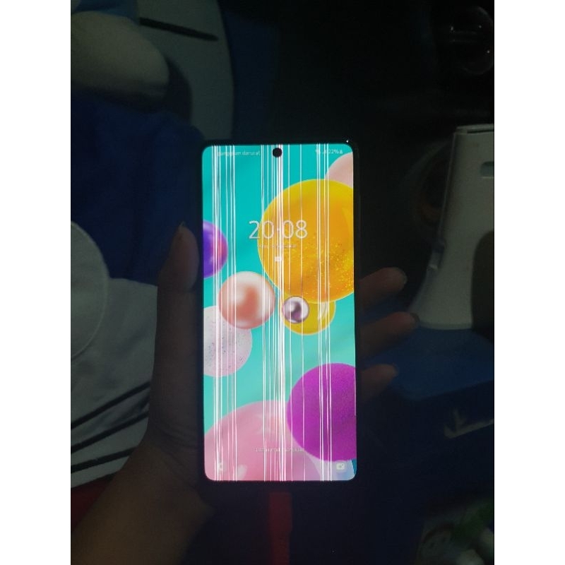 Samsung A71 batangan masih berpungsi aman minusnya layarnya ada garis-garis