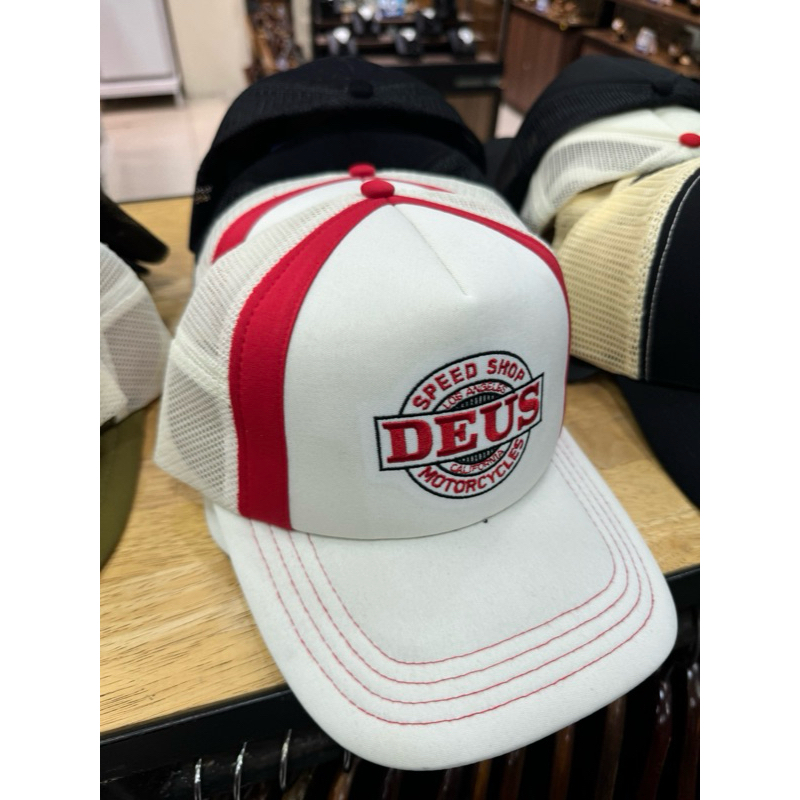 TOPI PRIA DEUS EX MACHINA ORIGINAL