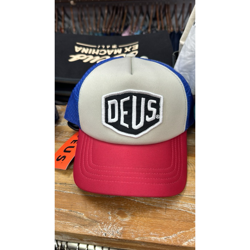 TOPI PRIA DEUS EX MACHINA ORIGINAL