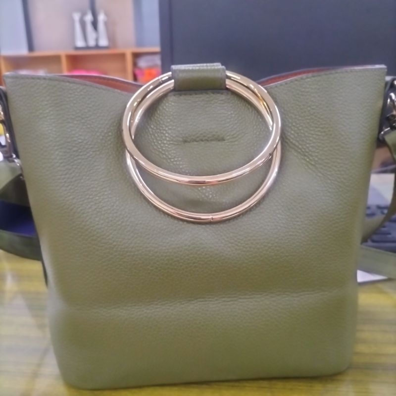 tas wanita kulit asli/bucket bag/ brand DELLA STELLA. preloved