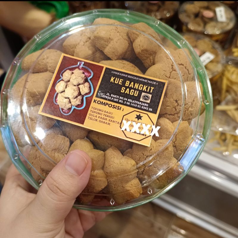 

Kue bangkit sagu dan kue kacang khas selatpanjang
