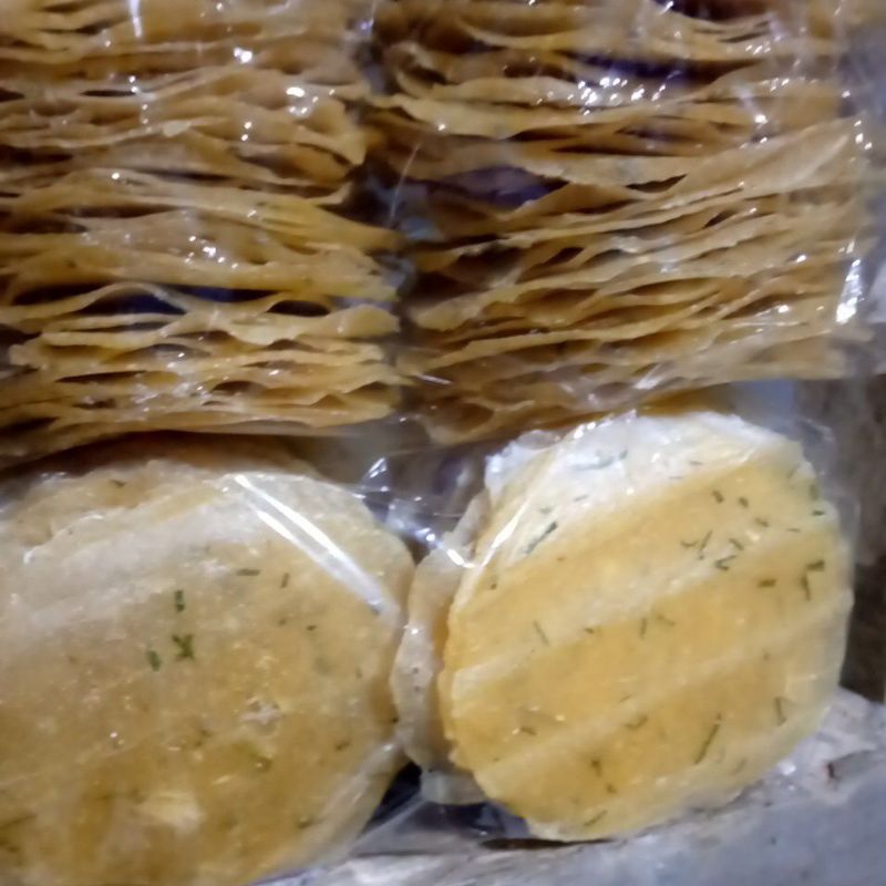 

Opak Singkong 10_11cm 100 pcs. Opaknya Uyut Pajampangan berkualitas.