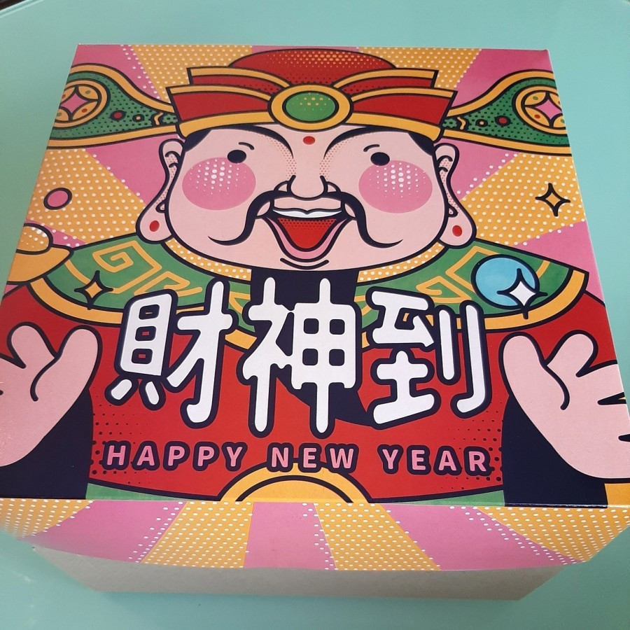 

( 10 pcs) dus box imlek happy new year kemasan kue non jendela mika dus kue motif hoki packaging kue imlek uk 25x25x18 cm