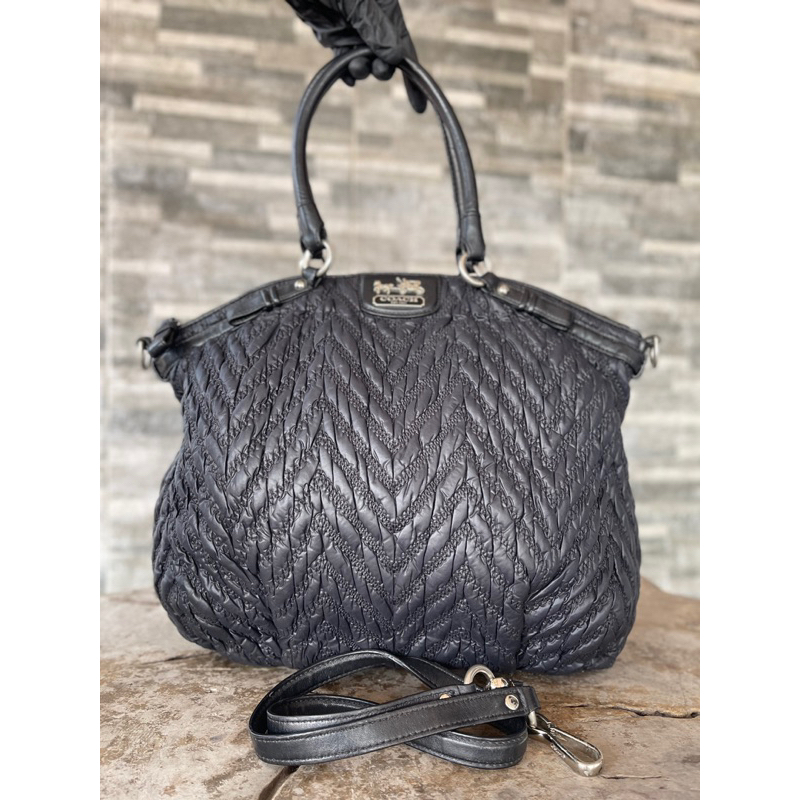 Tas Sling Wanita 100% Original - Coach Madison Quilet Chevron Balck