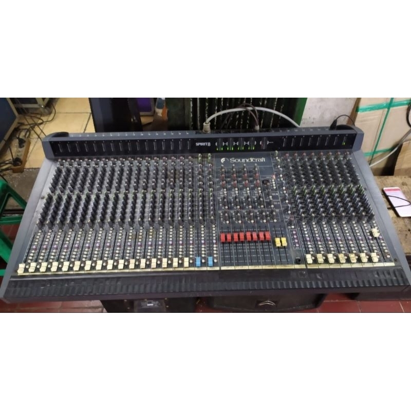 Soundcraft Spirit8-24