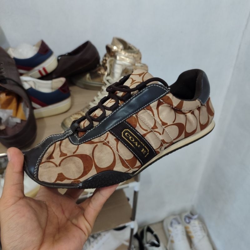 sepatu second coach