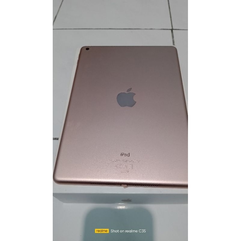 BISA NEGO Ipad 6th second ex ibox 9.7 inch second fullset free keyboard, mouse, dan case RT