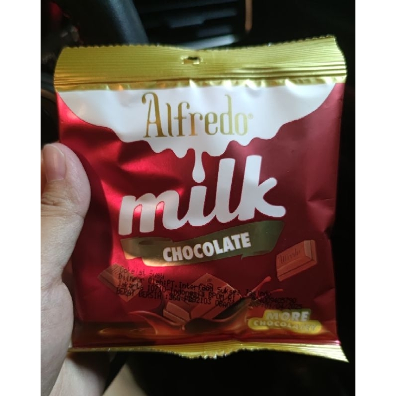 

CHOCOLATE ENAK ALFREDO MILK 36 GRAM DAIRY MILK CHOCOLATE COKELAT