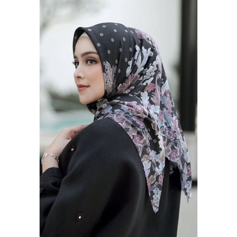 Buttonscarves Royale Black