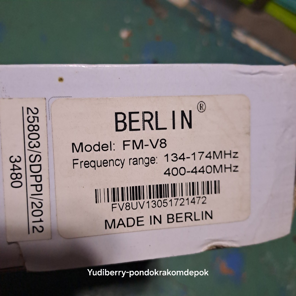 HT BERLIN FM-V8  BERLIN V8 FREKUENSI DUAL BAND  UHF 400MHZ SD 470 MHZ VHF 134 MHZ SD 174 MHZ BEKAS P