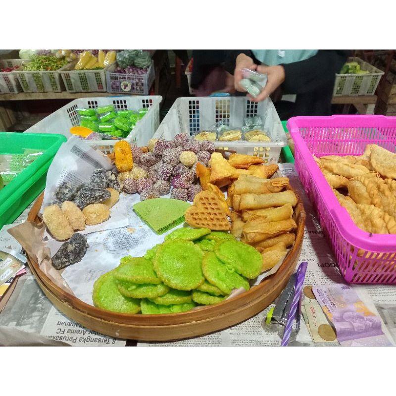 

kue basah jajanan pasar serba 2rb tersedia harga grosiran