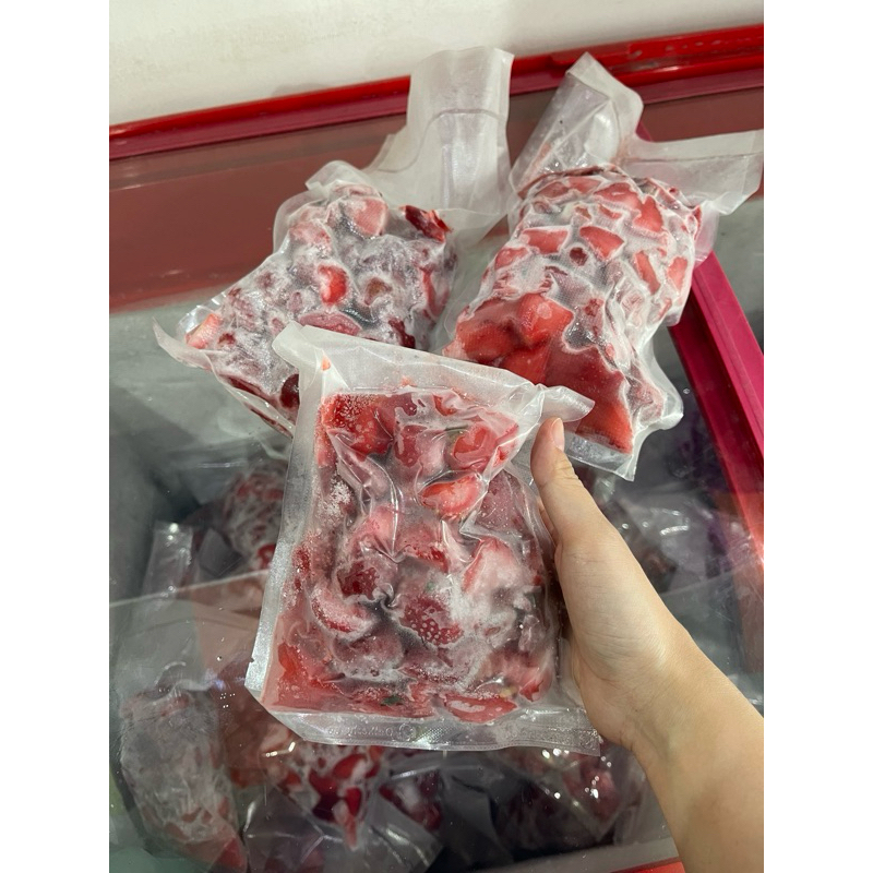 

stroberi frozen / stroberry beku 300 gram