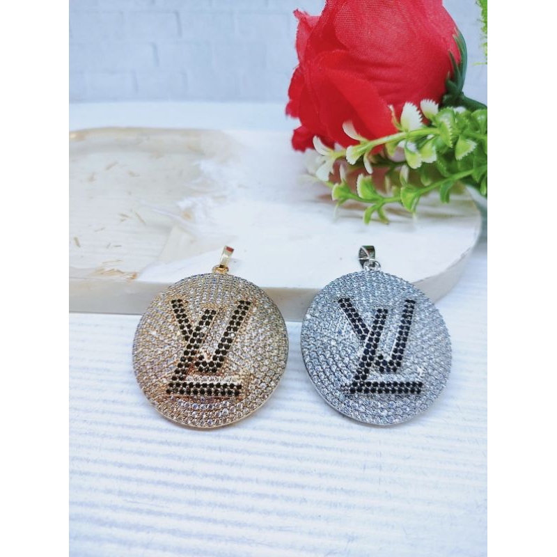 Liontin full mata LV titanium fashion wanita