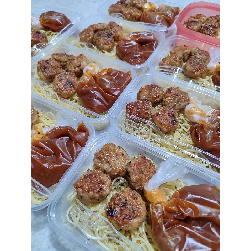 

10 Box Spaghetti Bolognese dan meatballs