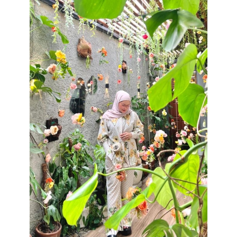 one set celana cutbray bunga putih