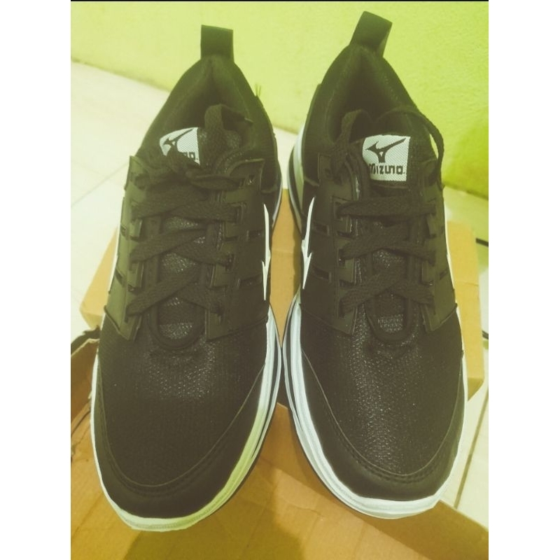 MIZUNO Running Shoes Preloved Sepatu Pria Olahraga Second Sneakers