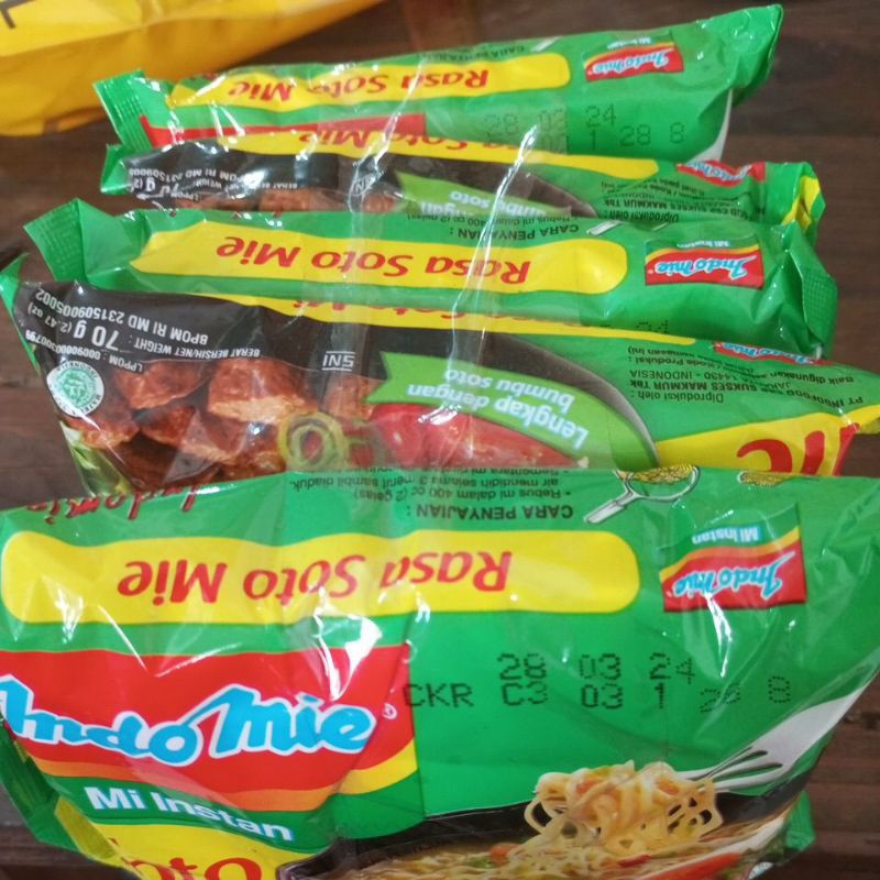 

1paket Indomie soto isi 5