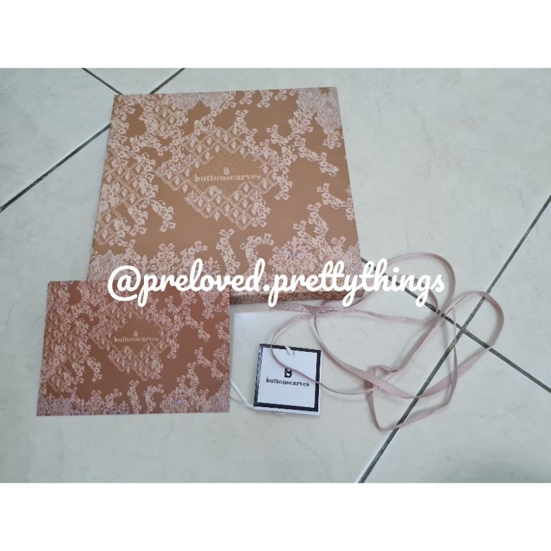 Preloved Box Buttonscarves Granada Caramel