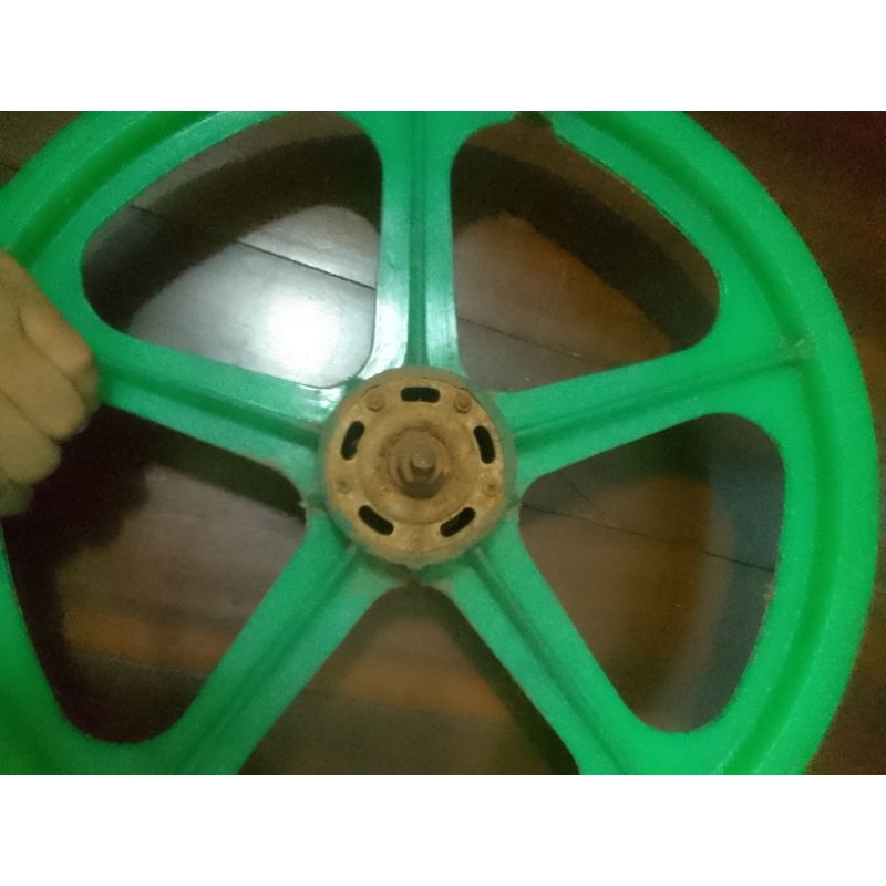 velg sepeda sport hijau