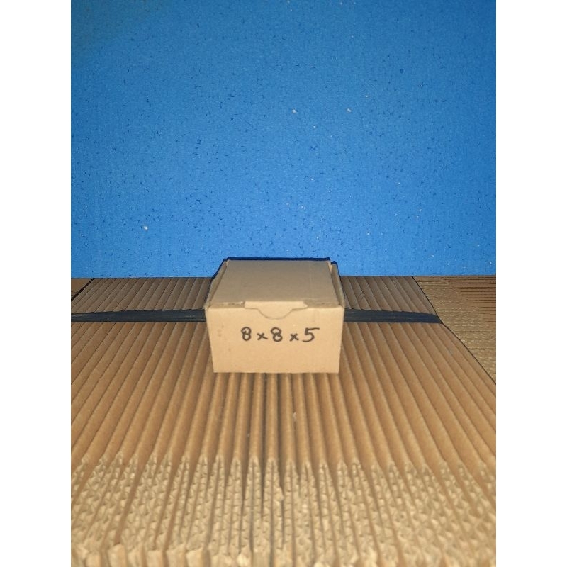 

kardus 8x8x5 cm diecut kuncian polos