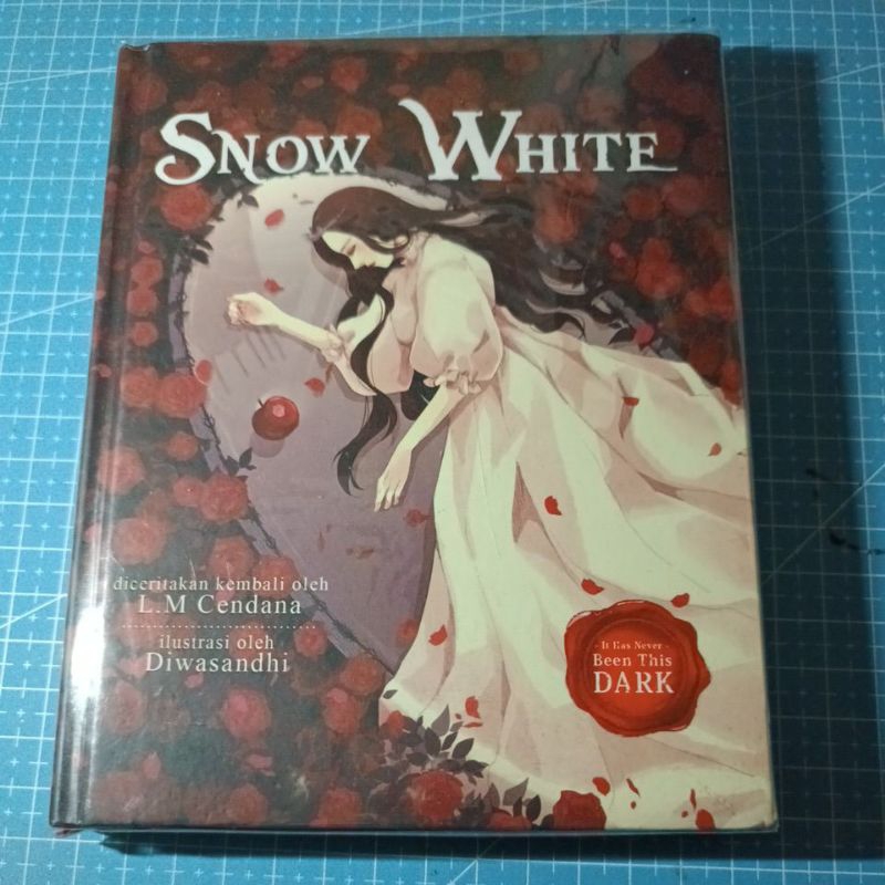 Novel Preloved Snow White by L.M Cendana dan Diwasandhi