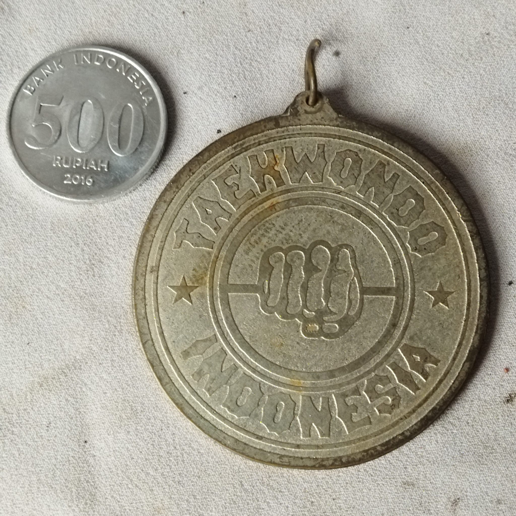 Vintage Medali Kuningan Taekwondo Indonesia