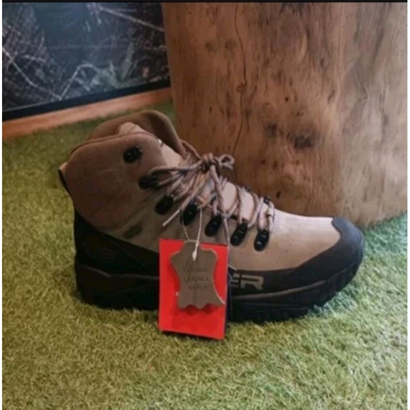 (002) Sepatu Gunung - Sepatu Pria - Original