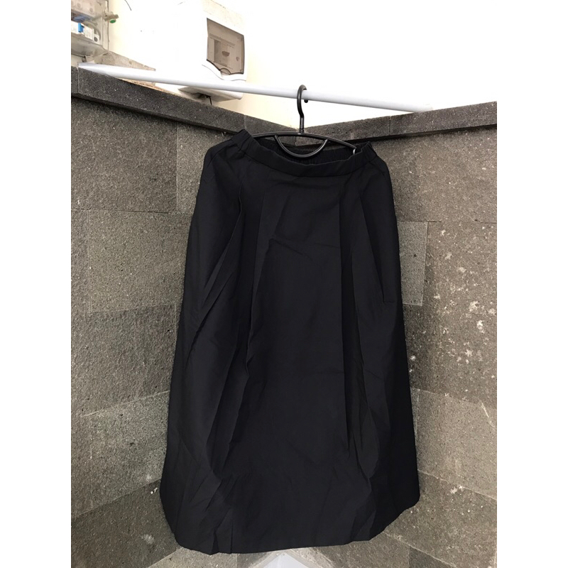 PRELOVED ROK PANJANG UNIQLO[NO NEGO