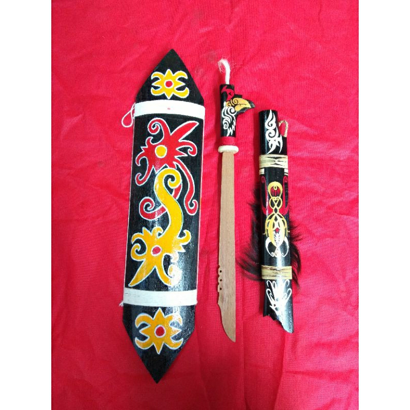 MANDAU KAYU +TAMENG UNTUK NARI FASHION SHOW PAJANGAN KHAS SUKU DAYAK KALIMANTAN