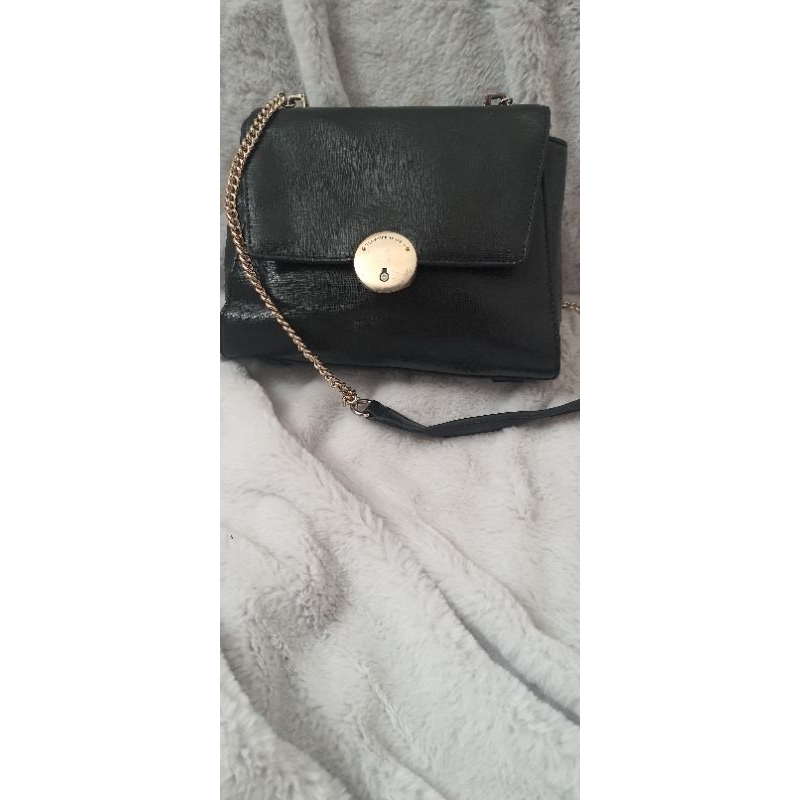 Samantha Thavasa mini sling bag