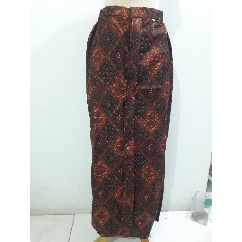 Rok Wiron berbahan katun