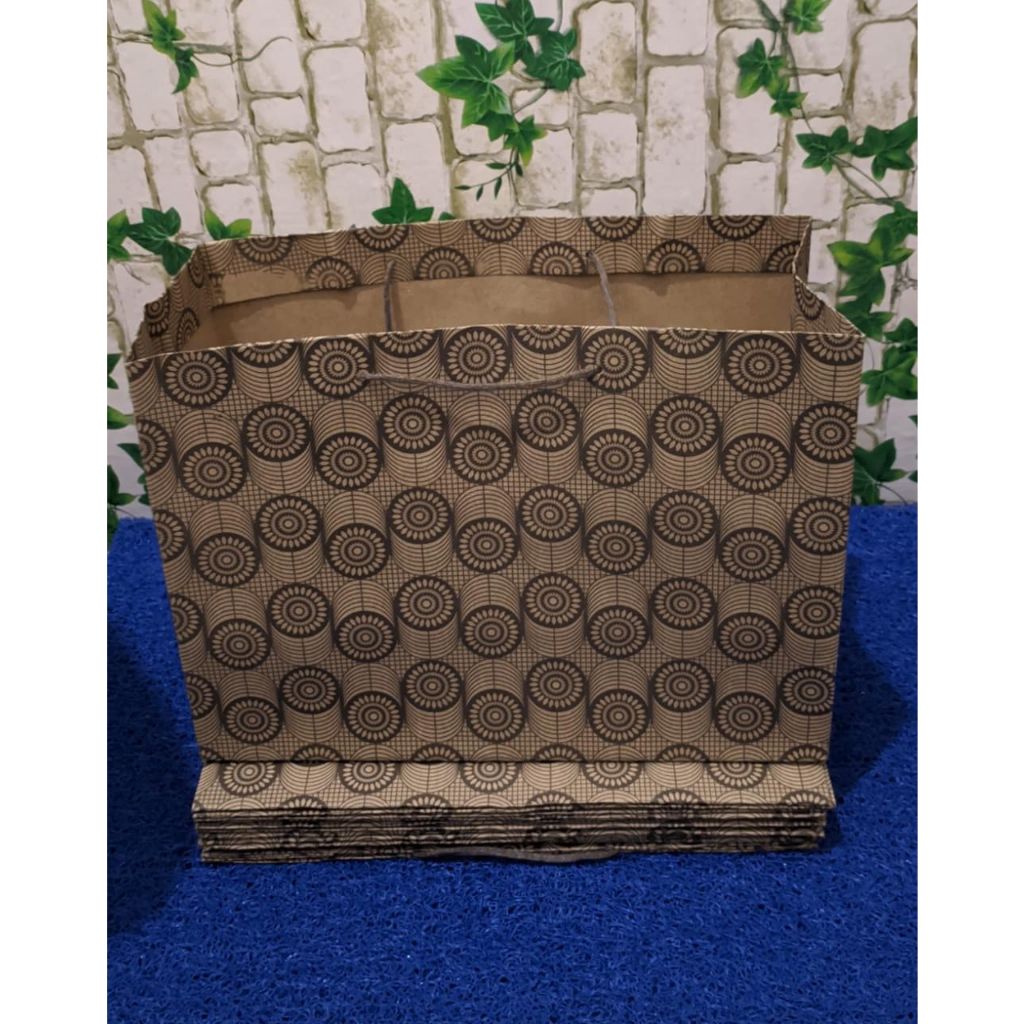 

isi (12 pcs ) Paperbag NX (31x13x21) Motif / tas kertas