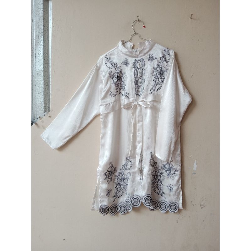 BLOUSE SILK SHIMER BORDIR LENGAN PANJANG PUTIH BROKEN WHITE- BAJU TUNIK ATASAN - PRELOVED BY FIL